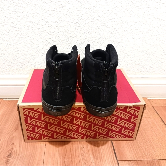 Vans - Picture 2 of 4